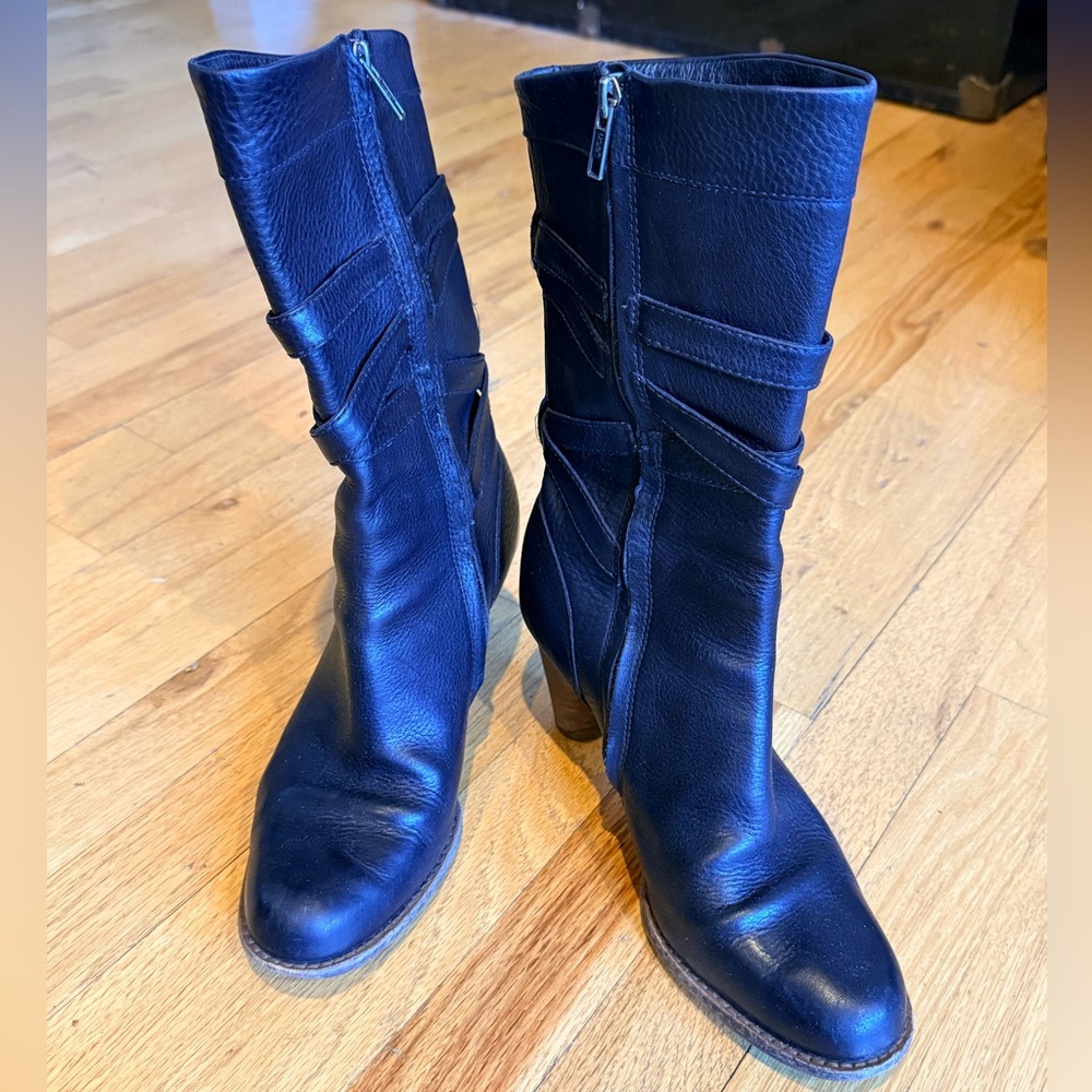 Elegant UGG Australia Black Leather Mid-Calf Carolina Boots with 3” Heel